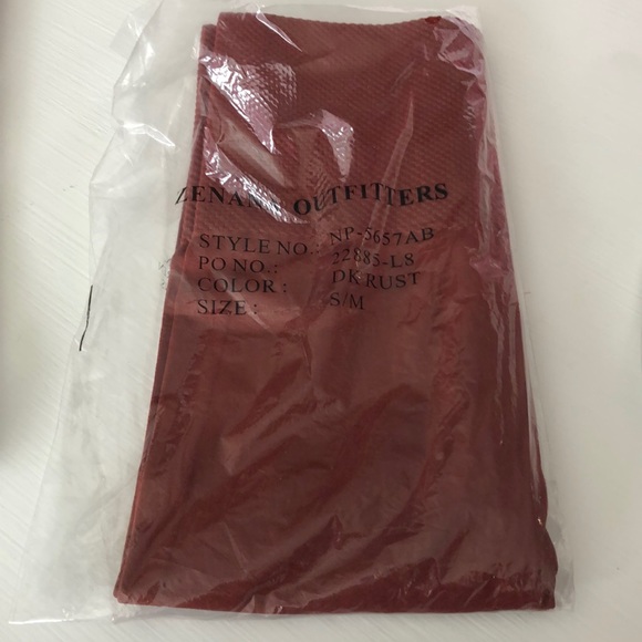 LAST ONE!  NEW Zenana Outfitters Capri Dk Rust Leggings - Picture 2 of 3